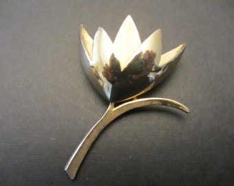 Vintage Trifari Flower Pin Tulip Pin Brooch Gold Tone