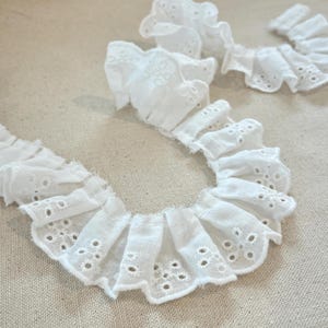 Flower Ruffled Lace Trim Sweet Beautiful Floral Lace Fabric Trim Girly Lace Trim Lingerie Ribbon Doll Craft 1.18&quot; Wide 1 Yard