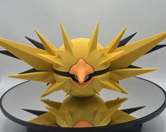 Bola de colección Thunderstrike con diseño de fusión de fans de Zapdos
