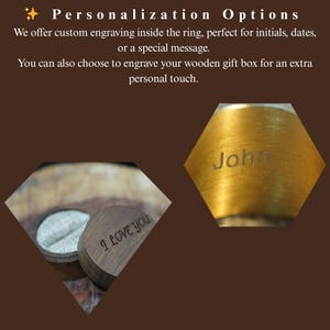 Op de afbeelding: Afbeelding van een gouden ring met de naam "John" gegraveerd en een houten doos met "I LOVE YOU" gegraveerd. De tekst "Personalization Options" staat bovenaan, met informatie over graveren op maat.
