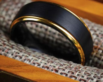 Eleganter Wolframring in Schwarz und Gold für Männer - 8 mm stark polierter Wolframring für Männer