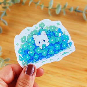 Sticker vinyle Chat aux trèfles | Sticker à offrir, sticker bouteille d’eau, sticker kawaii, sticker de journal, sticker waterproof