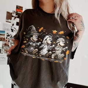 Halloween Mickey Friends Comfort Color Shirt, Cute Vintage Disney Halloween T-Shirt for Women, Fall Autumn Leaves Crop Top