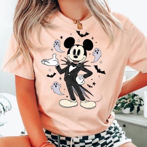 Comfort Colors Disney Halloween Shirt, Mickey and Minnie Shirt, Jack and Sally Shirt, Spooky Season Shirt, Pumpkin T-Shirt bild 7