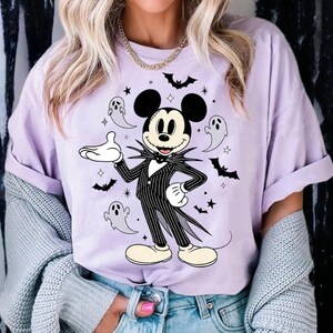 Comfort Colors Disney Halloween Shirt, Mickey and Minnie Shirt, Jack and Sally Shirt, Spooky Season Shirt, Pumpkin T-Shirt bild 5