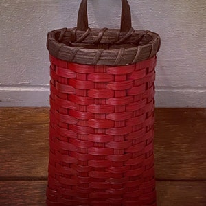 Grungy Wall Basket image 3