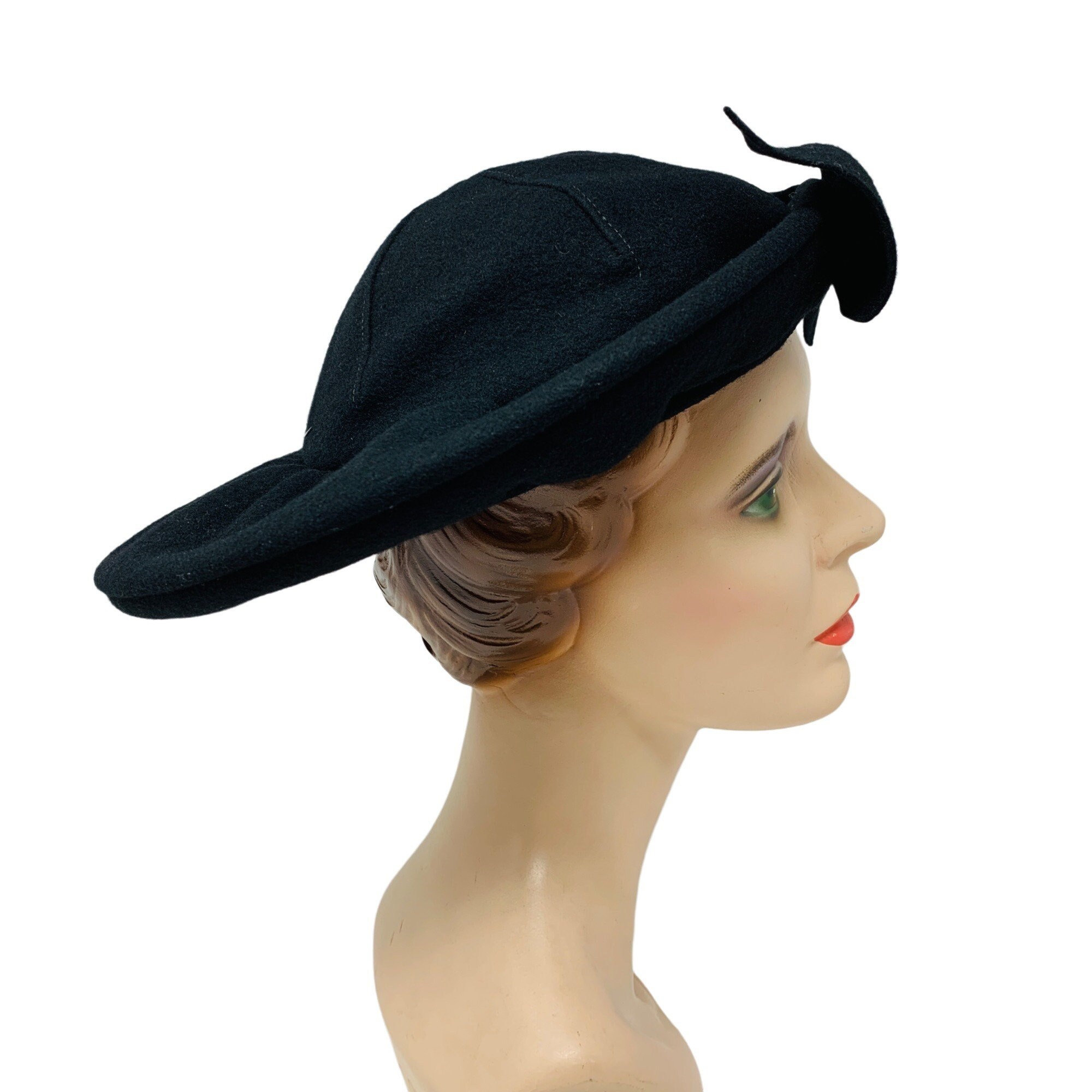 Vintage 1940s Black Wool Round Bow Hat With Arrow Brooch 