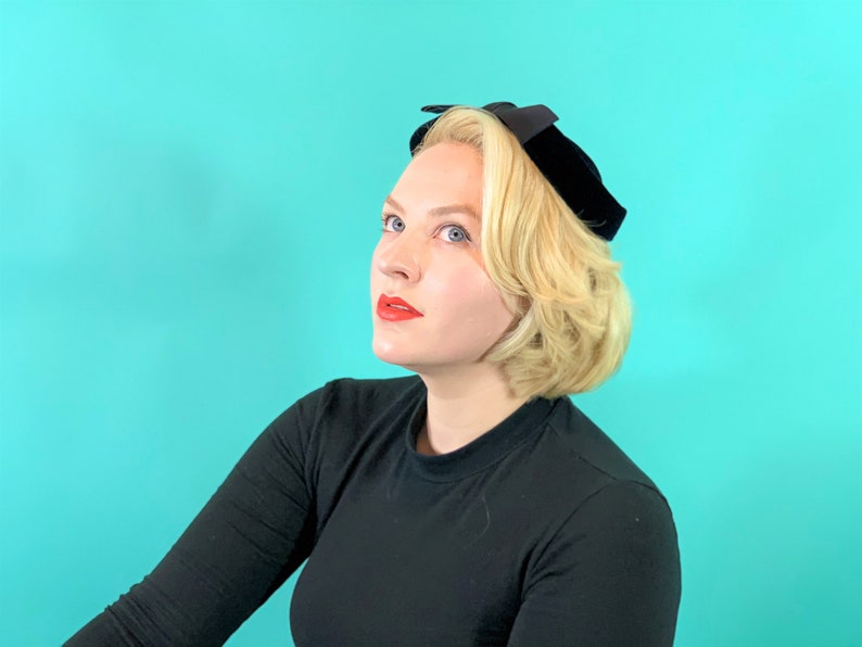 Cutouts Bow Betmar Cap Vintage 1950s Navy Hat