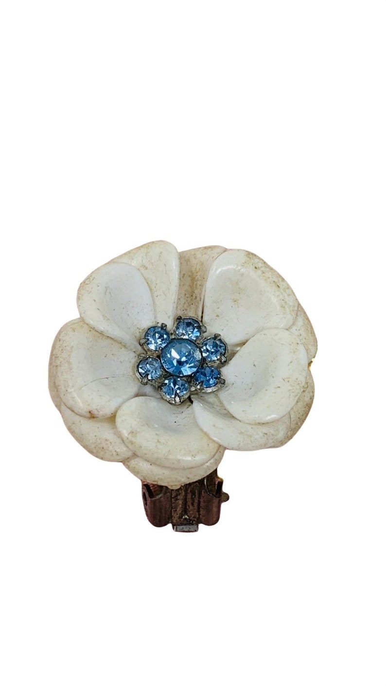 Vintage 1950s Clip Ons White Flowers Blue Rhinestones Earrings image 2