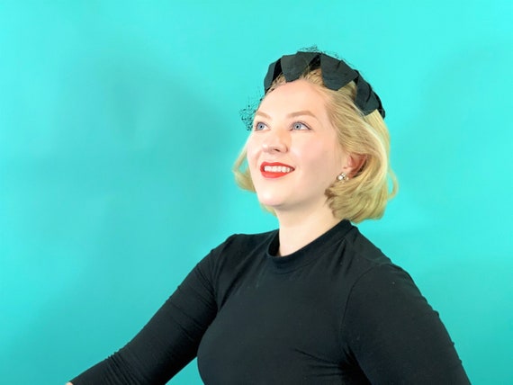 Vintage 1950s Petal Hat | Round Black Abraham & St