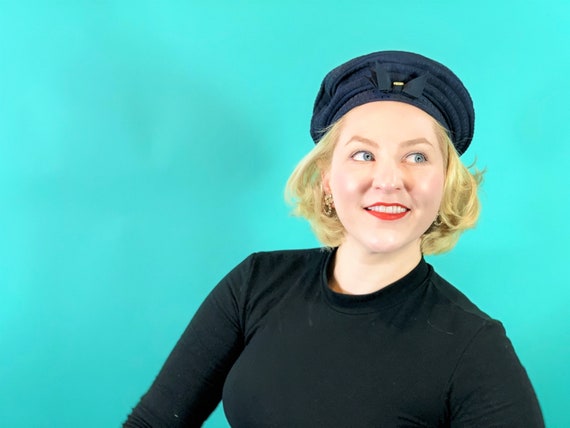 Vintage 1940s Navy Hat Blue Bow Button Round Beret - image 3