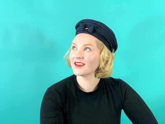 Vintage 1940s Navy Hat Blue Bow Button Round Beret - image 5