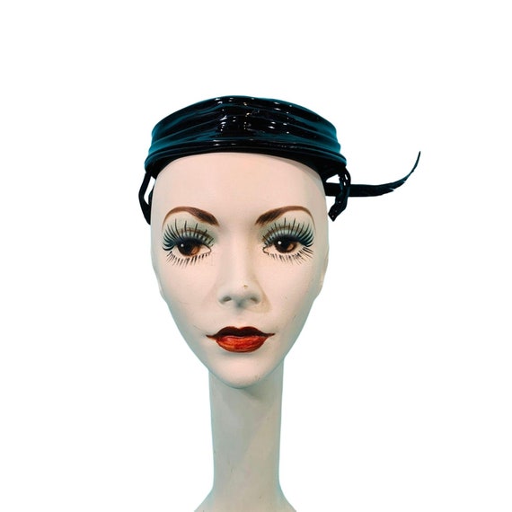 Vintage 1950s Black Patent Hat Bow & Feather Shiny Beret  display picture 3
