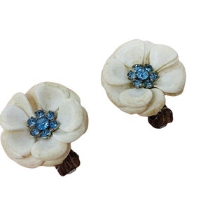 Vintage 1950s Clip Ons White Flowers Blue Rhinestones Earrings image 3