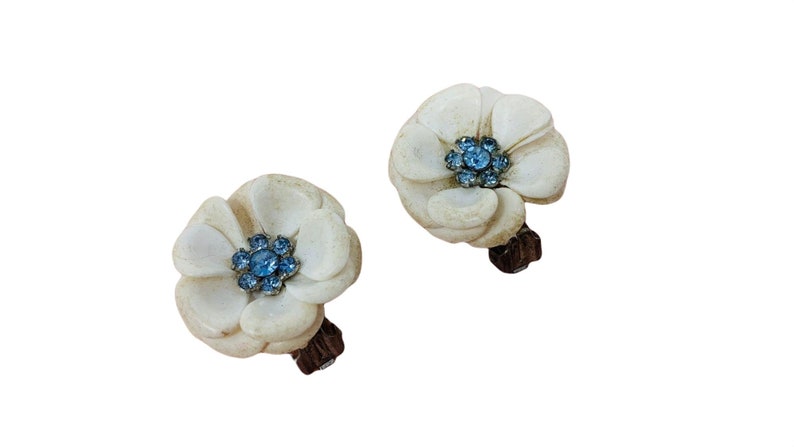 Vintage 1950s Clip Ons White Flowers Blue Rhinestones Earrings image 3