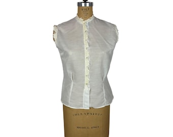 Vintage 50s Sleeveless Shirt Womens Medium White Cream Lace Trim Blouse