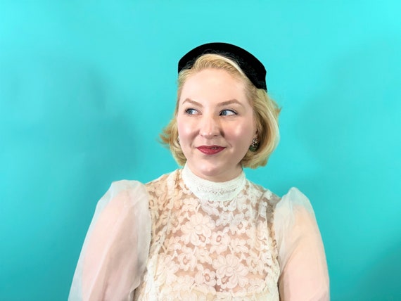 Vintage 1940s Velour Beret | Black Trim Pointed Ca