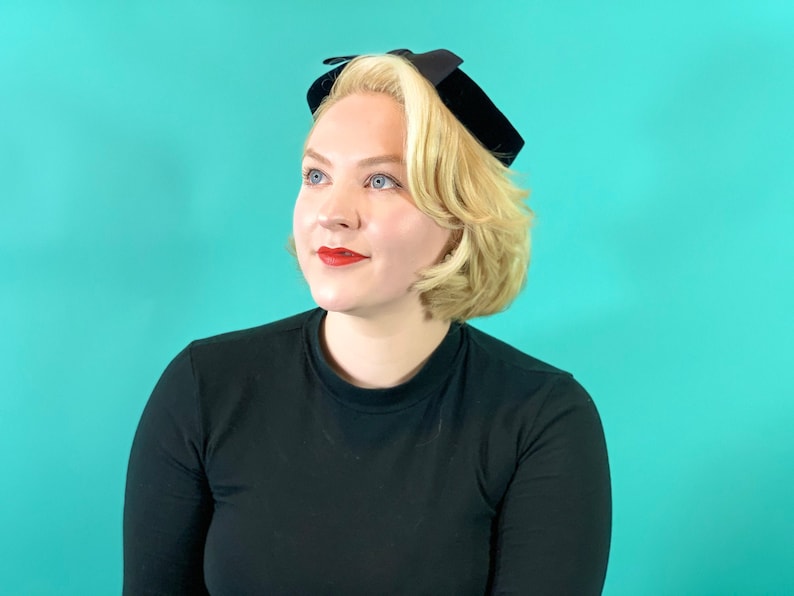 Cutouts Bow Betmar Cap Vintage 1950s Navy Hat