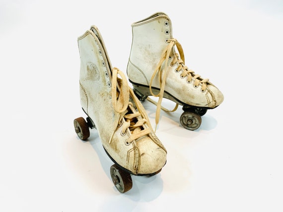 Vintage Roller Skates AS IS White Lace Up Kids Sk… - image 1