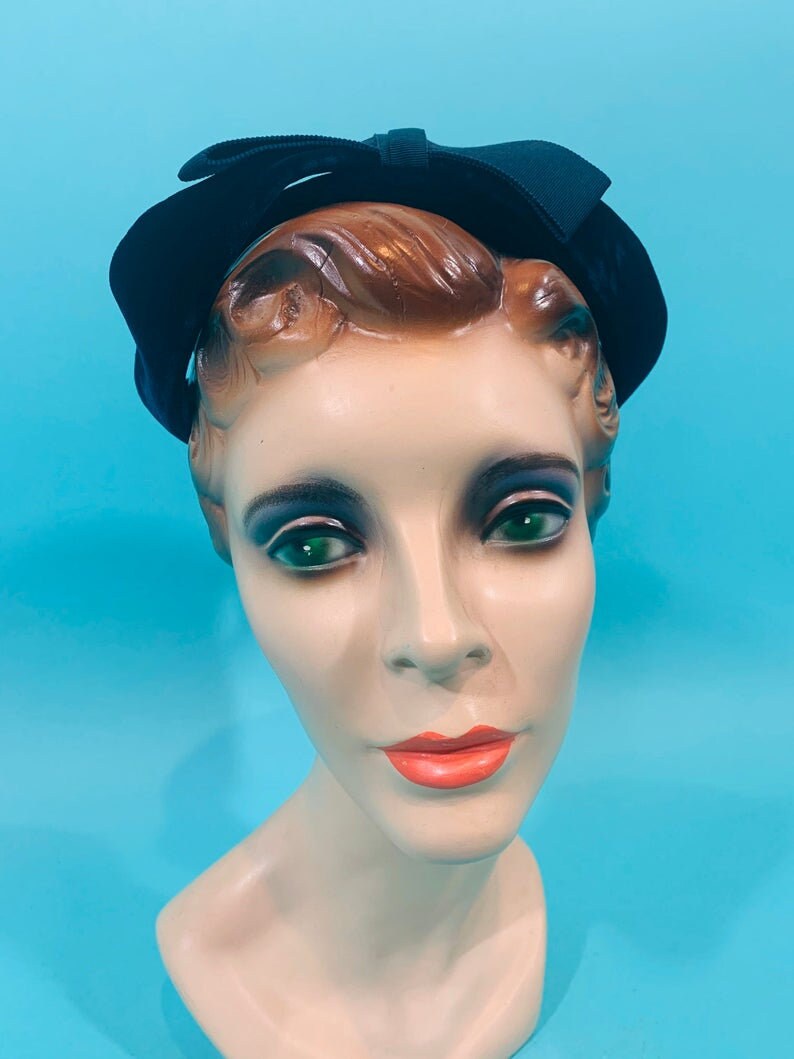 Cutouts Bow Betmar Cap Vintage 1950s Navy Hat