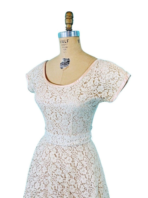 Vintage 1950s Cream Lace Dress Scoop Neck Cocktai… - image 3