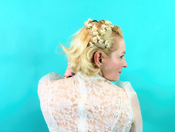 Vintage 1950s Floral Hat | Greige Halo Calot Cap