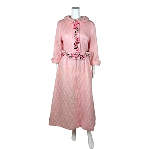 Vintage 70s Quilted Robe Women&#39;s Large Pink Embroidered Night Gown Deadstock