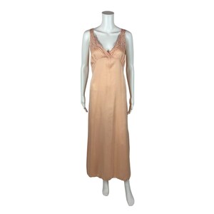 Vintage 40s Peach Nightgown Women&#39;s Large Embroidered Floral Long V-Neck Lingerie Dress
