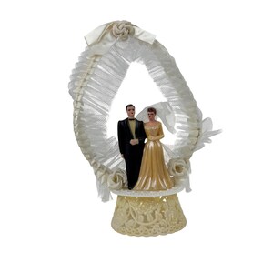 Vintage 50s Wedding Cake Topper Brunette Bride and Groom Plastic Tulle