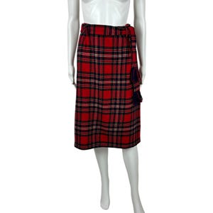 Vintage 70s Tartan Skirt Women&#39;s XS Red Wool Plaid Fringe Belt Knee Length