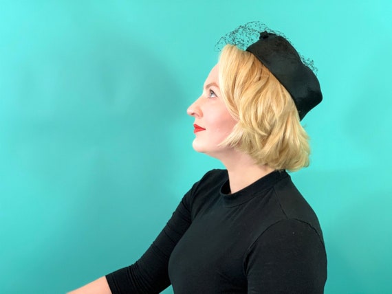 Vintage 1950s Pillbox Hat | Black Veiled Hat
