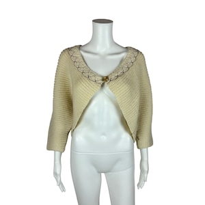 Vintage virkad axelbandslös beige enknappad handgjord tröja med cape