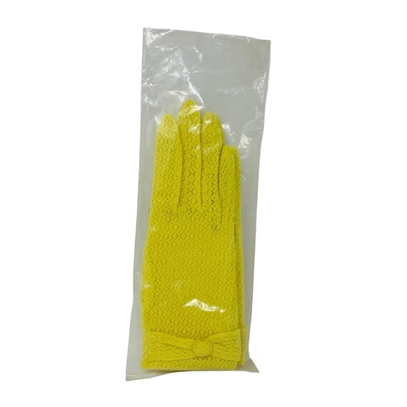 Vintage 1960s Yellow Lace Nylon Gloves One Size - image 5
