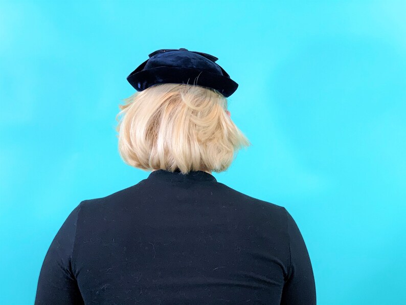 Cutouts Bow Betmar Cap Vintage 1950s Navy Hat