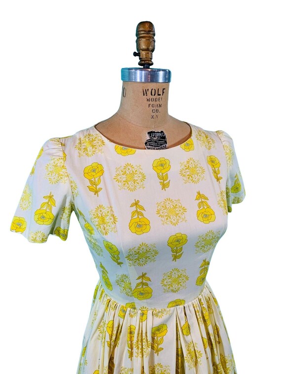 Vintage 1960s Yellow Dress Floral Print Cotton Da… - image 3