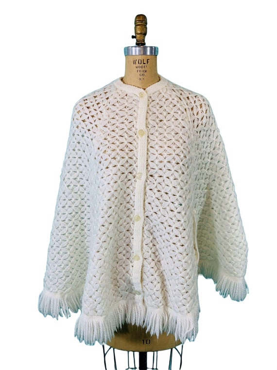 Vintage 1960s Cape Women's Large White Crochet Ac… - image 2