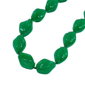 Vintage 1970s Bright Green Beaded Necklace