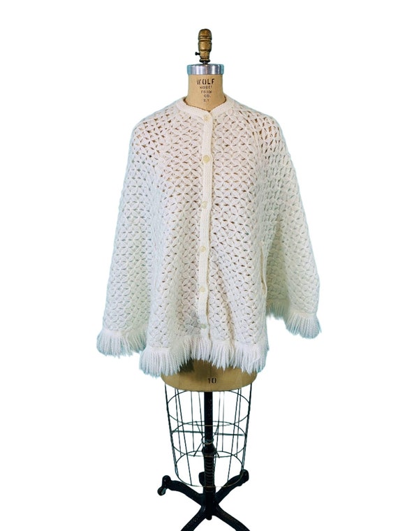 Vintage 1960s Cape Women's Large White Crochet Ac… - image 10