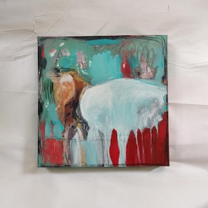 Könnte beinhalten: Abstrakte Malerei auf Leinwand mit einer Mischung aus Farben. Das Kunstwerk zeigt eine weiße, wolkenartige Form vor einem türkisfarbenen Hintergrund mit roten und braunen Akzenten. Die Ränder sind schwarz umrandet.