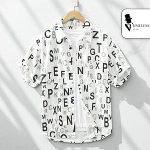 Camisa masculina com estampa de letras | Blusa de verão com estilo moderno | Manga curta casual | Botão macio e leve | Look urbano aconchegante