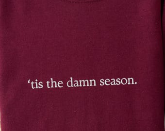 Sudadera bordada con la frase 'Tis the Damn Season', suéter con la letra de Evermore, pulóver Swiftie, cuello redondo Eras, artículos de merchandising con temática de TS, Long Story Short