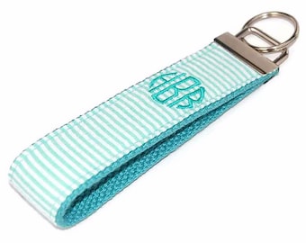 Llavero con monograma de sirsaca de menta - Monograma de 3 letras bordado personalizado o nombre