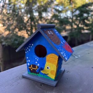 Op zoek naar een op Nemo geïnspireerd handgeschilderd vogelhuisje!