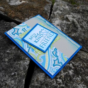 Elegante carta Paisley blu per il tuo caro amico gentile e meraviglioso