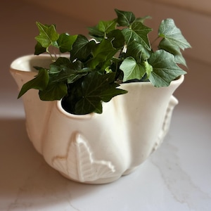 Vintage white Red Wing Pottery Acanthus leaf 1914 planter