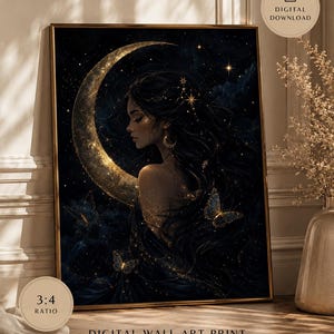 Könnte beinhalten: Digitaler Wandkunstdruck mit einer Frau mit langen dunklen Haaren, einem Halbmond und Schmetterlingen vor einem Sternenhimmel. Das Kunstwerk hat einen goldenen Rahmen und den Text "DIGITAL WALL ART PRINT" und "INSTANT DOWNLOAD • PRINT AT HOME".