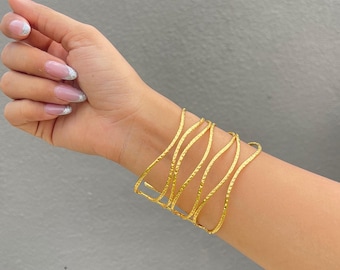 Brazalete de latón martillado: brazalete ajustable de color dorado