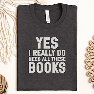 「はい、この本全部必要です」Tシャツ、本好きのTシャツ、読書好きへのギフト、面白い読書シャツ、読書家へのギフト、本好きのTシャツ、愛書家シャツ