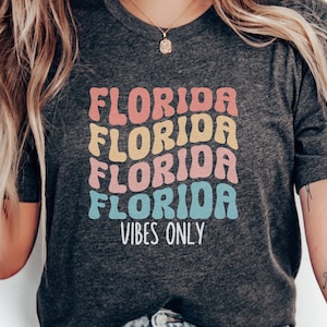 Vintage Florida Vibes Only Graphic Tee, Retro Florida Shirt, Trendy Florida Beachwear, Colorful Florida Vacation T-Shirt