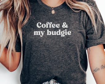 Kaffee und Wellensittich T-Shirt, Wellensittich Liebhaber Geschenk, Vogel Besitzer T-Shirt, süßes Vogel Shirt, Sittich Mama T-Shirt, Kaffee Liebhaber Shirt, Haustier Vogel Shirt